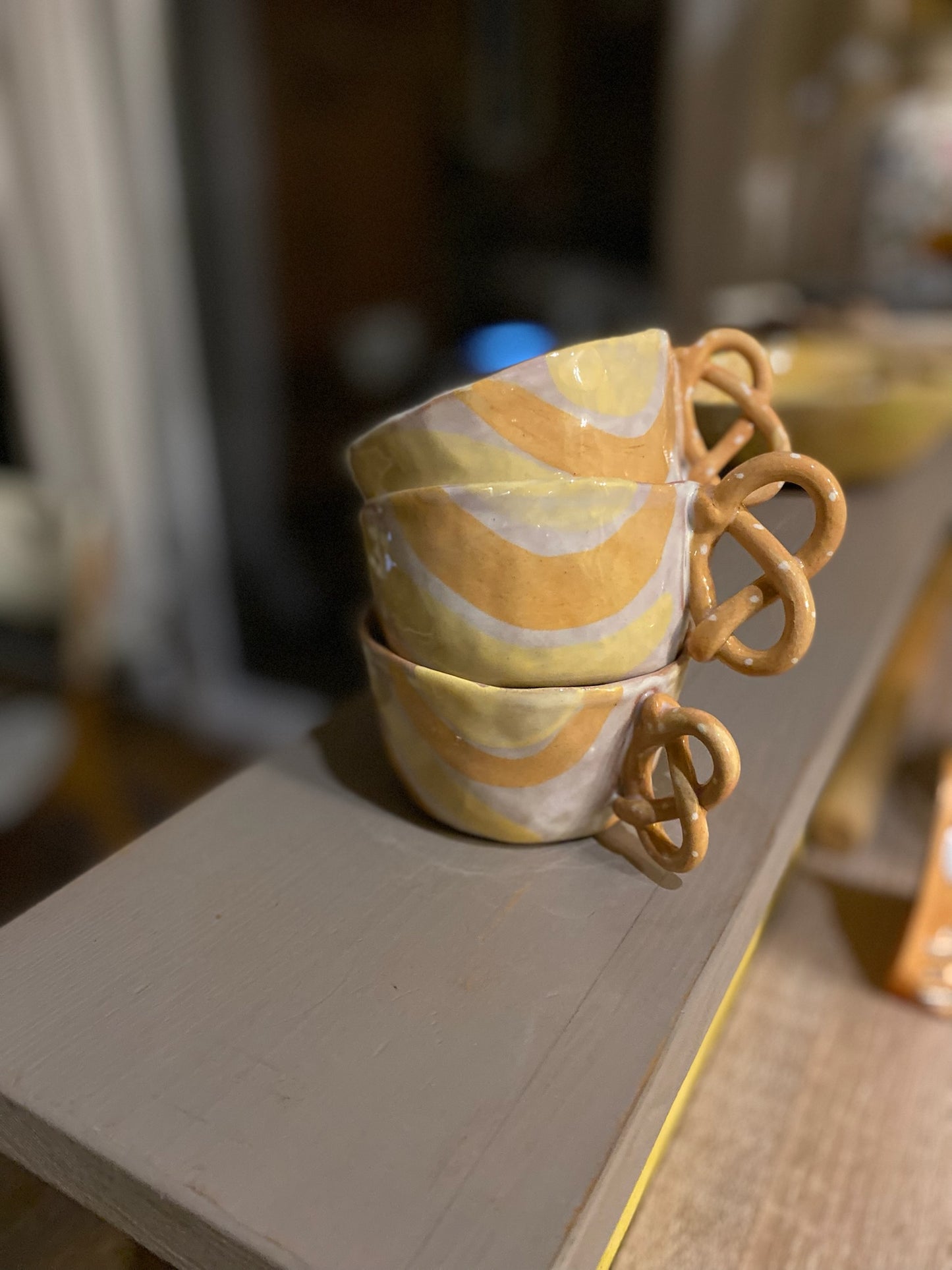 Tasse avec anse bretzel